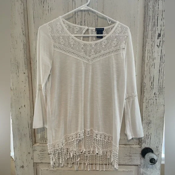 New Directions Boho lace/fringe bell sleeve top Sz medium - Picture 1 of 6